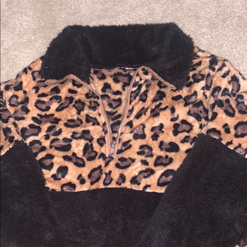 Cute Cheetah pullover - Picture 2 of 5